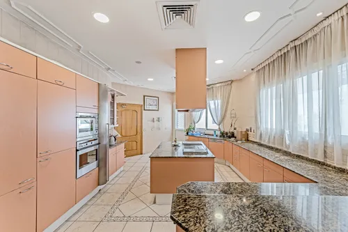5 Bedrooms Villa in Jumeirah 3 Villas