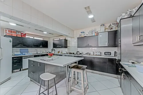 5 Bedrooms Villa in Jumeirah 3 Villas