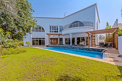 5 Bedrooms Villa in Jumeirah 3 Villas