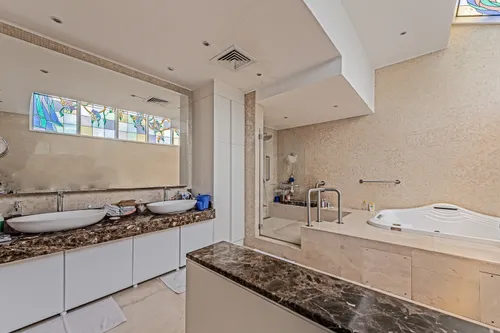 5 Bedrooms Villa in Jumeirah 3 Villas