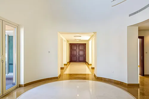 6 Bedrooms Villa in Novelia