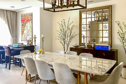 6 Bedrooms Villa in Novelia