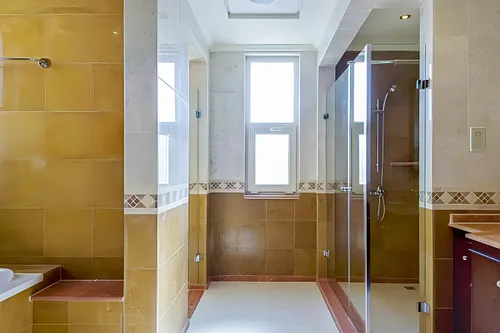 6 Bedrooms Villa in Novelia