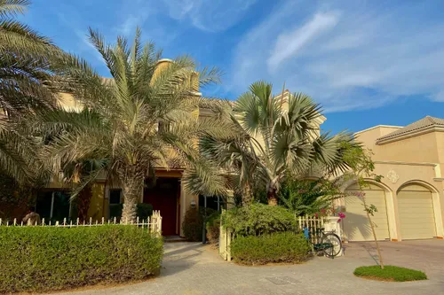 6 Bedrooms Villa in Novelia