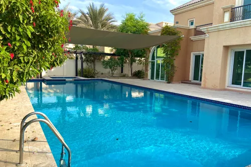 6 Bedrooms Villa in Novelia