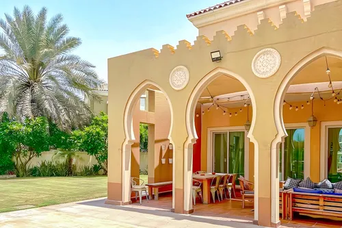 6 Bedrooms Villa in Novelia