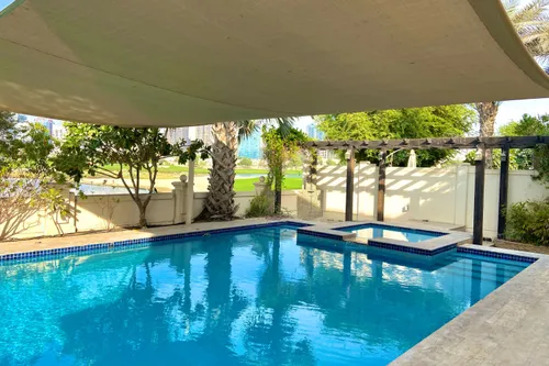 6 Bedrooms Villa in Novelia