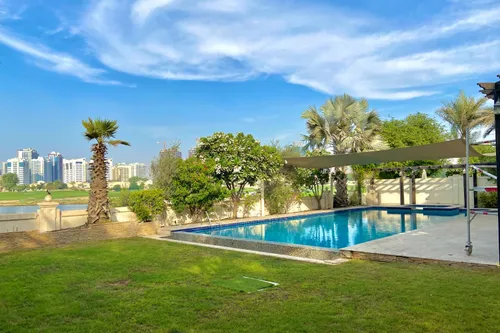 6 Bedrooms Villa in Novelia