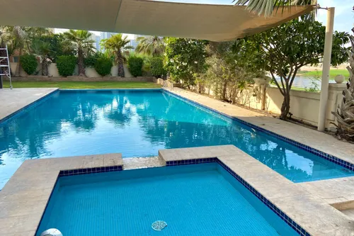 6 Bedrooms Villa in Novelia