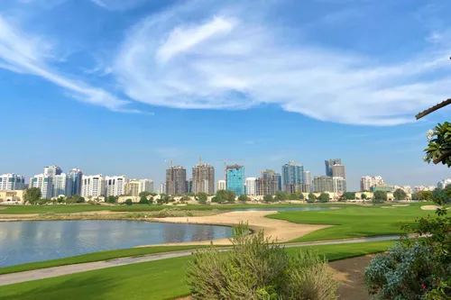 6 Bedrooms Villa in Novelia