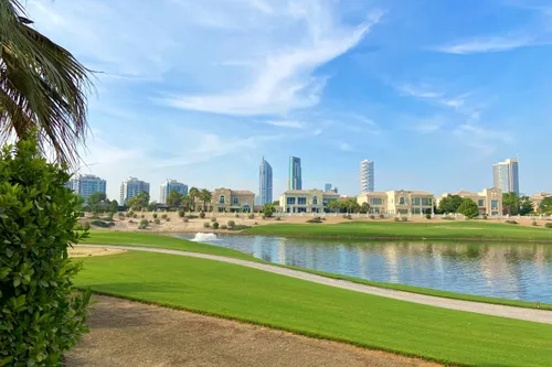 6 Bedrooms Villa in Novelia