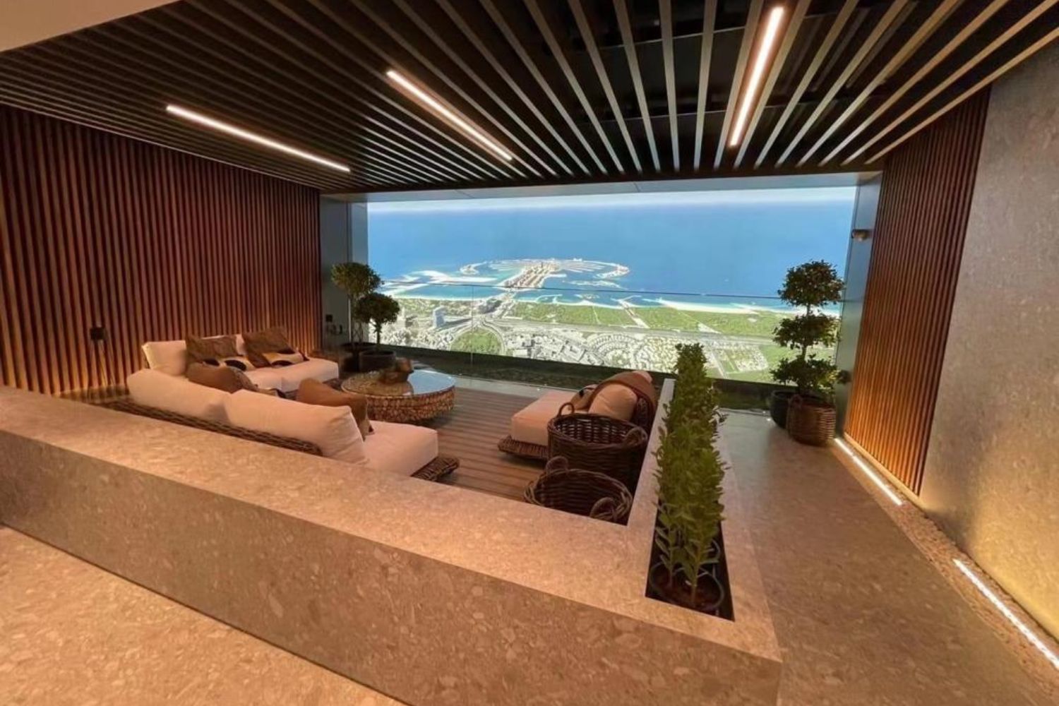 4 Bedrooms Apartment in The S Tower