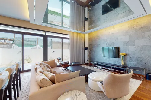 Corner unit | Rare to market | Vacant | Spacious