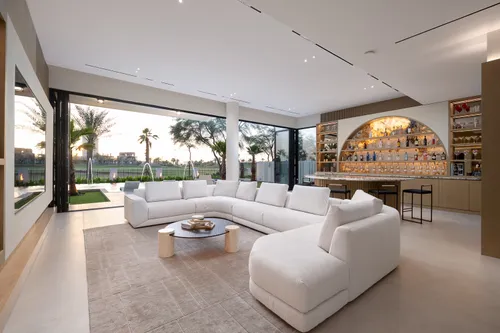 5 Bedrooms Villa in The Turf
