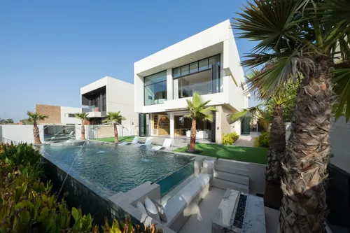 5 Bedrooms Villa in The Turf