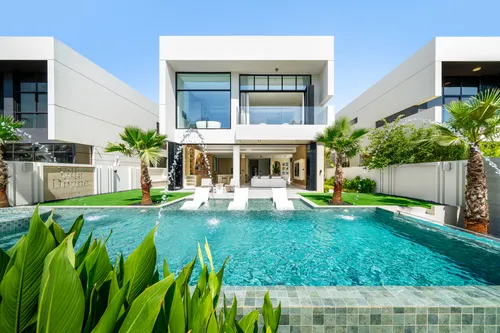 5 Bedrooms Villa in The Turf