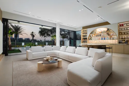 5 Bedrooms Villa in The Turf