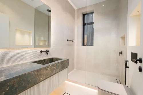 5 Bedrooms Villa in The Turf