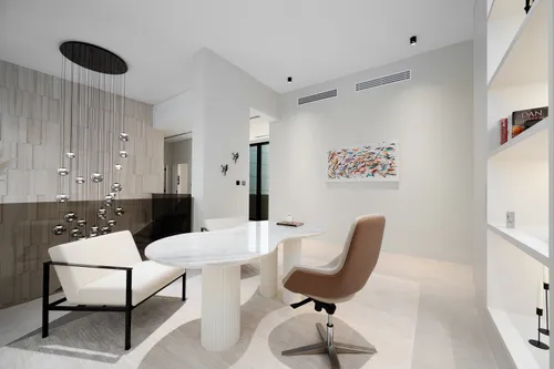5 Bedrooms Villa in The Turf