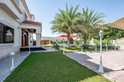 Villa in Al Muhaisnah 3