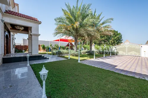 Villa in Al Muhaisnah 3