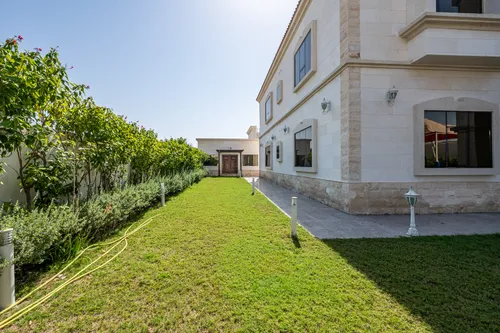 Villa in Al Muhaisnah 3