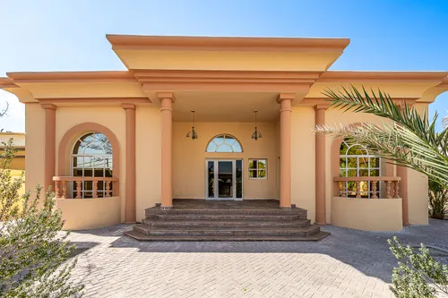 4 Bedrooms Villa in Al Muhaisnah 3
