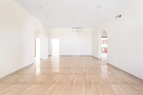 4 Bedrooms Villa in Al Muhaisnah 3