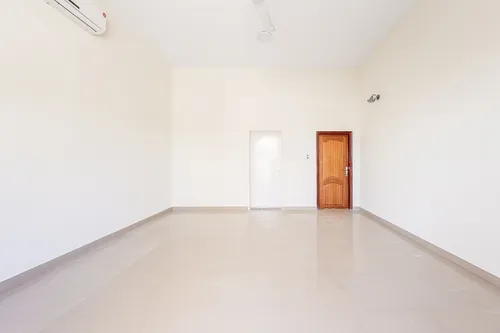 4 Bedrooms Villa in Al Muhaisnah 3