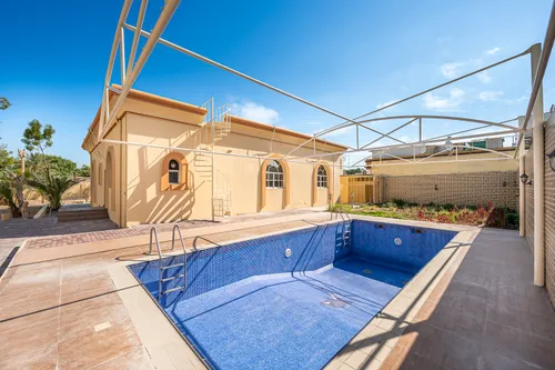 4 Bedrooms Villa in Al Muhaisnah 3