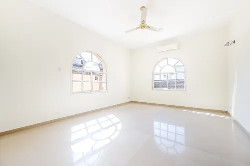 4 Bedrooms Villa in Al Muhaisnah 3