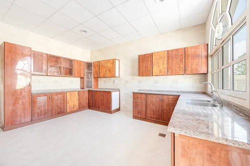 4 Bedrooms Villa in Al Muhaisnah 3
