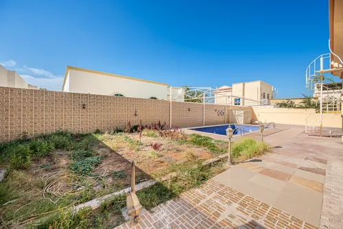 4 Bedrooms Villa in Al Muhaisnah 3