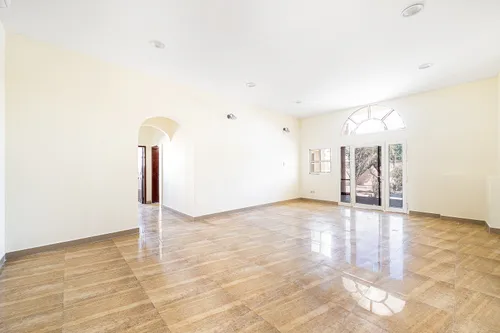 4 Bedrooms Villa in Al Muhaisnah 3