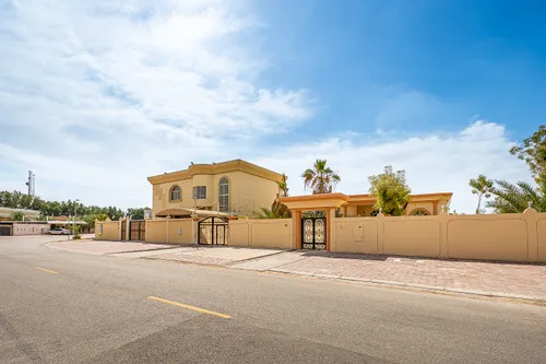 4 Bedrooms Villa in Al Muhaisnah 3