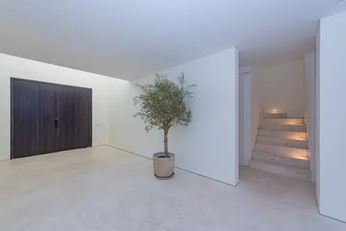 5 Bedrooms Villa in 1 Street, Meadows