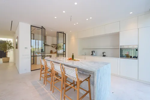 5 Bedrooms Villa in 1 Street, Meadows