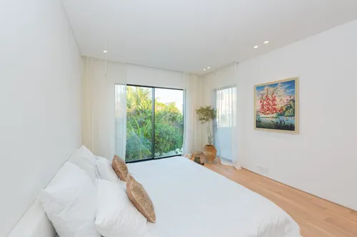 5 Bedrooms Villa in 1 Street, Meadows