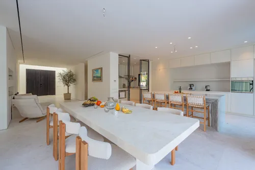 5 Bedrooms Villa in 1 Street, Meadows