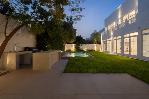 6 Bedrooms Villa in 10 Street, Meadows