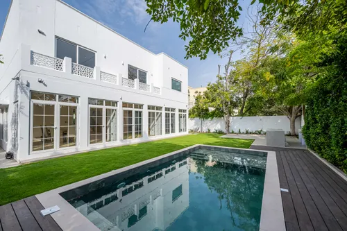 6 Bedrooms Villa in 10 Street, Meadows