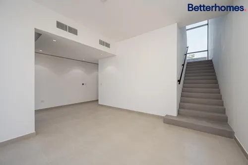 2 Bedrooms Townhouse in Sendian