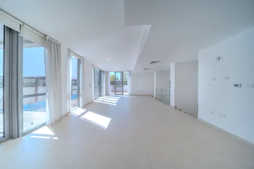 5 Bedrooms Villa in Beach Villas