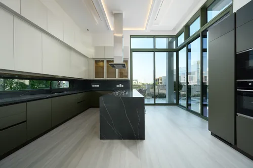 7 Bedrooms Villa in Emerald Hills