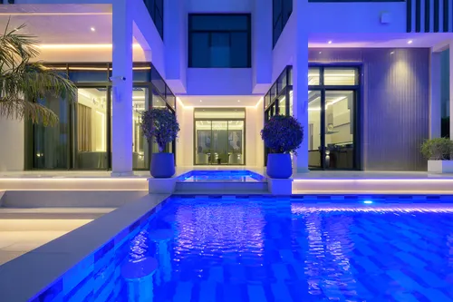 7 Bedrooms Villa in Emerald Hills
