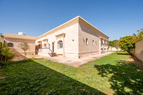 7 Bedrooms Villa in Al Qarain 1