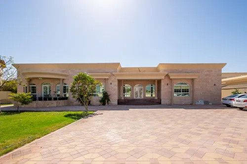 Exquisite 5BR Villa | Prime Location | Modern Design
