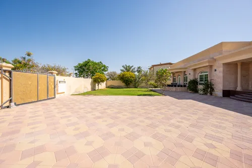 7 Bedrooms Villa in Al Qarain 1