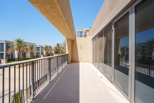 3 Bedrooms Townhouse in Building E