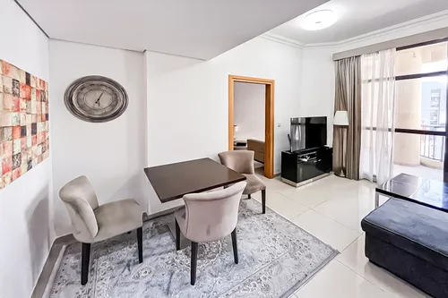 1 Bedroom Apartment in Lincoln Park A